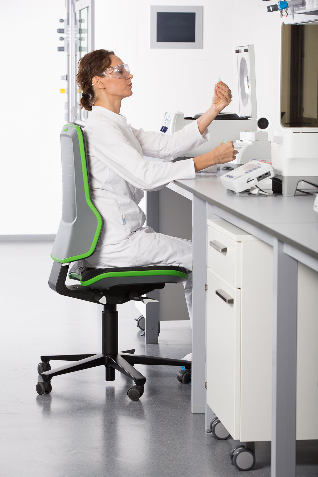 Twijfelt u of de stoel aan uw biosafety cabinet wel ergonomisch is?